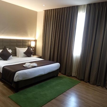 Hotel Lynq Aero Calcutta  Esterno foto