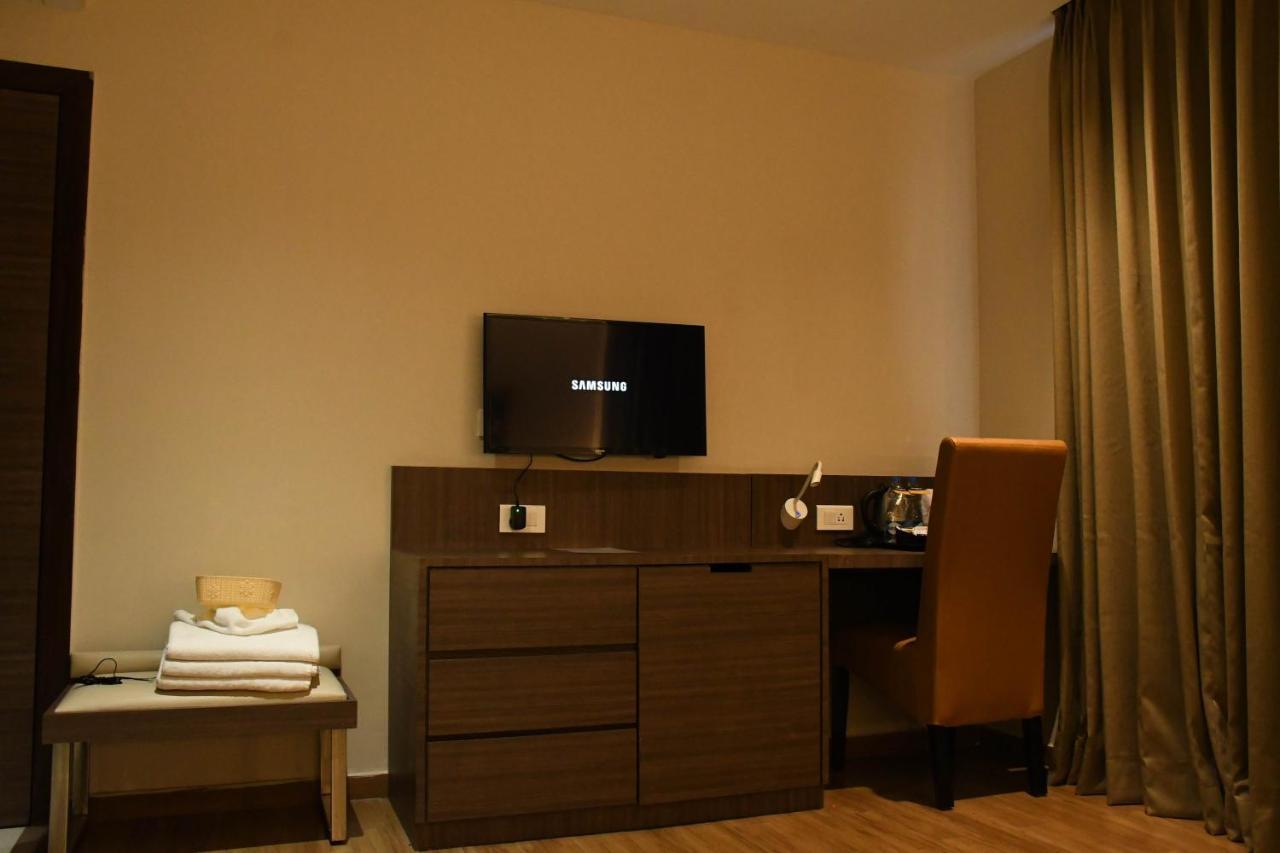 Hotel Lynq Aero Calcutta  Esterno foto