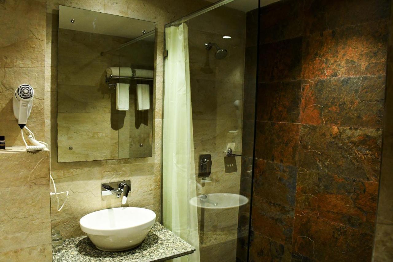 Hotel Lynq Aero Calcutta  Esterno foto