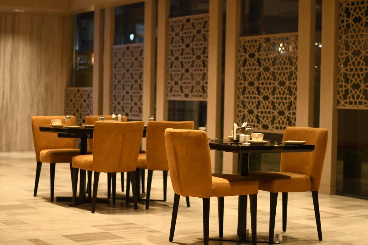 Hotel Lynq Aero Calcutta  Esterno foto
