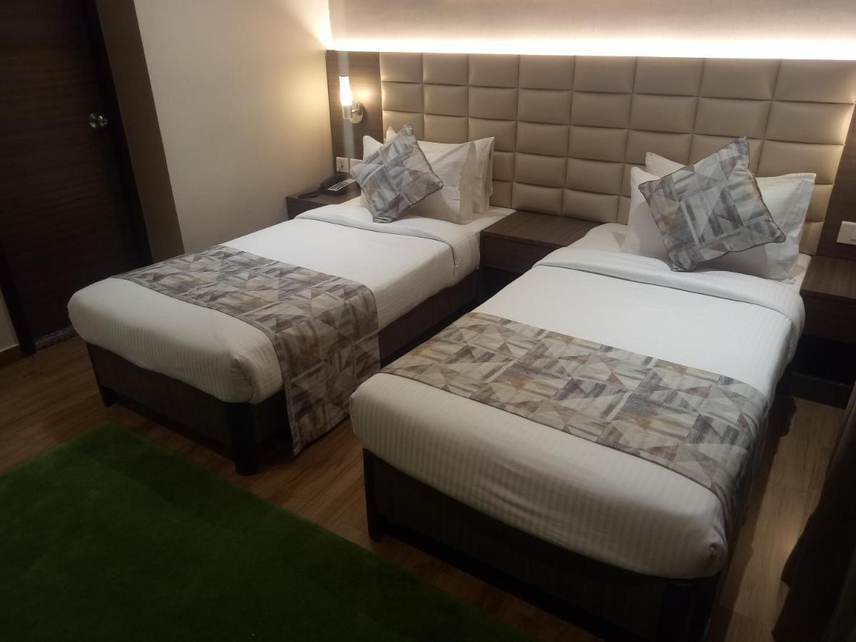 Hotel Lynq Aero Calcutta  Esterno foto