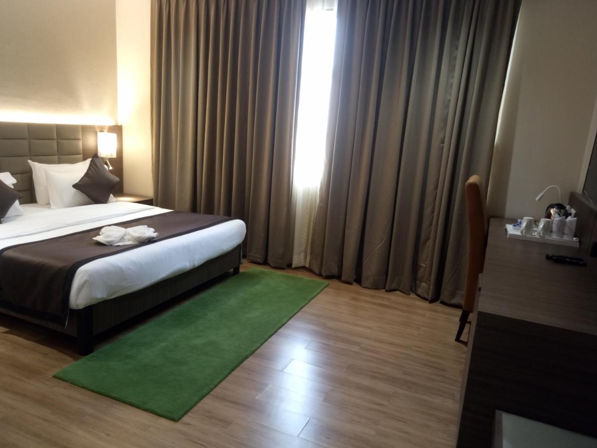 Hotel Lynq Aero Calcutta  Esterno foto