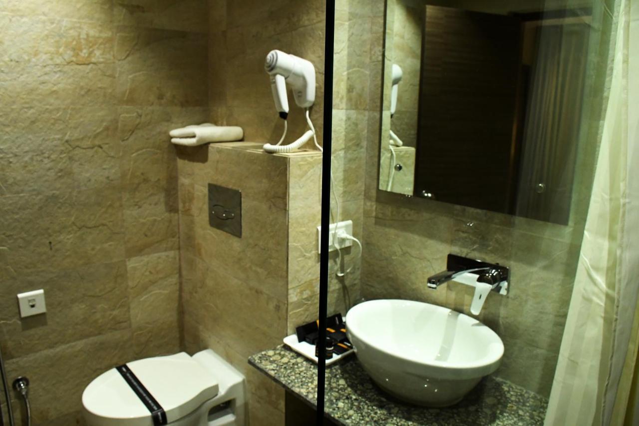 Hotel Lynq Aero Calcutta  Esterno foto